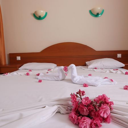 Tuntas Family Suites Kusadası Esterno foto