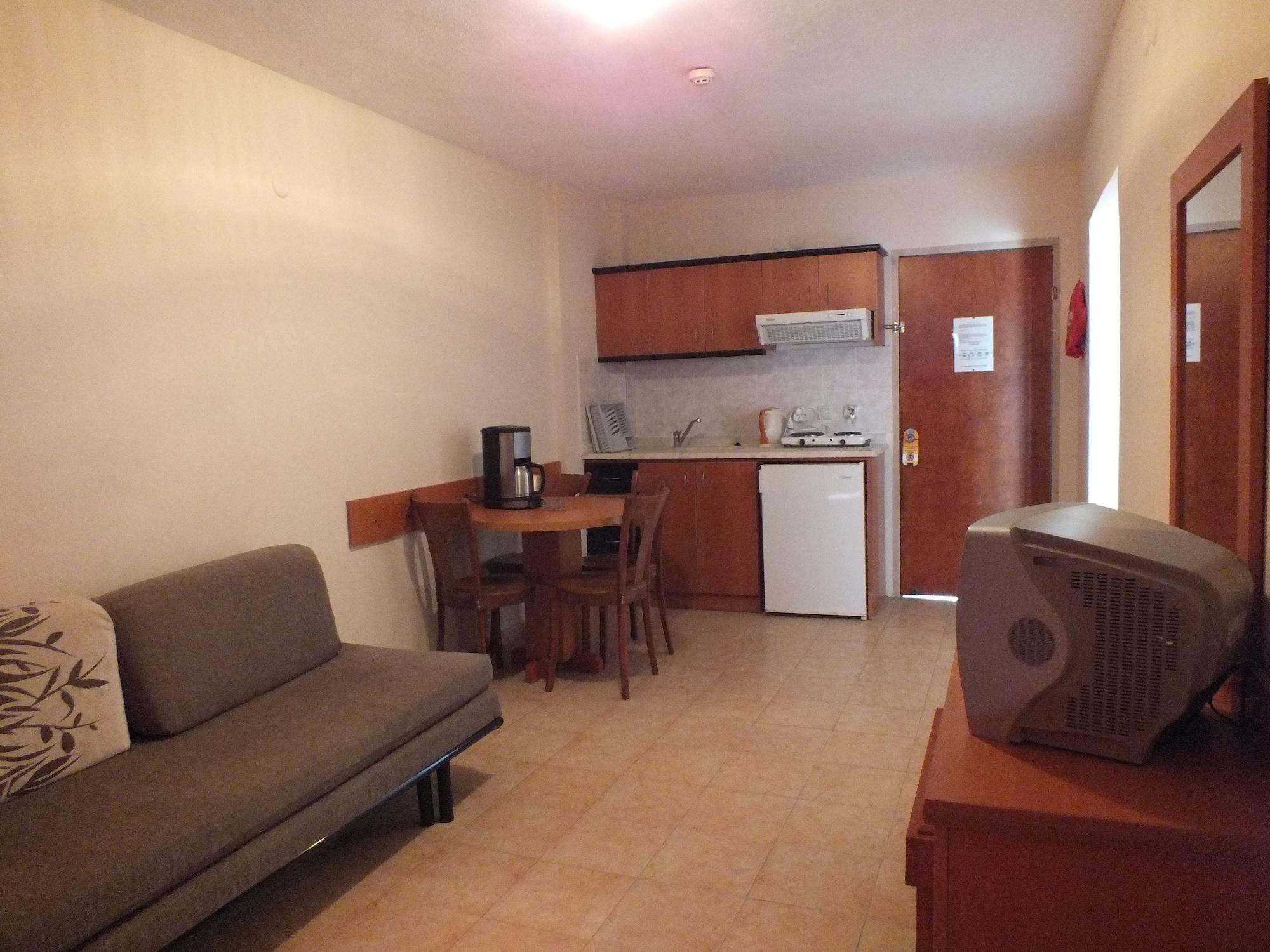 Tuntas Family Suites Kusadası Esterno foto