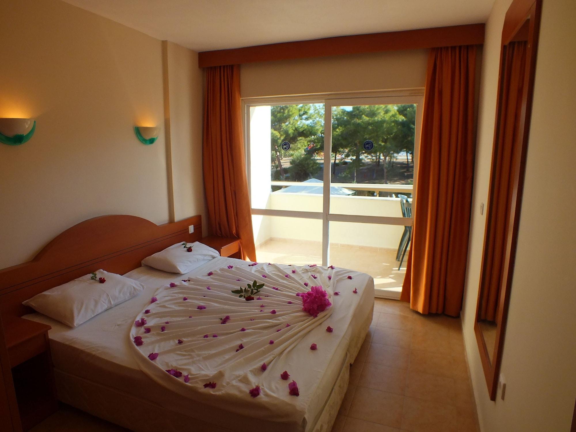 Tuntas Family Suites Kusadası Esterno foto