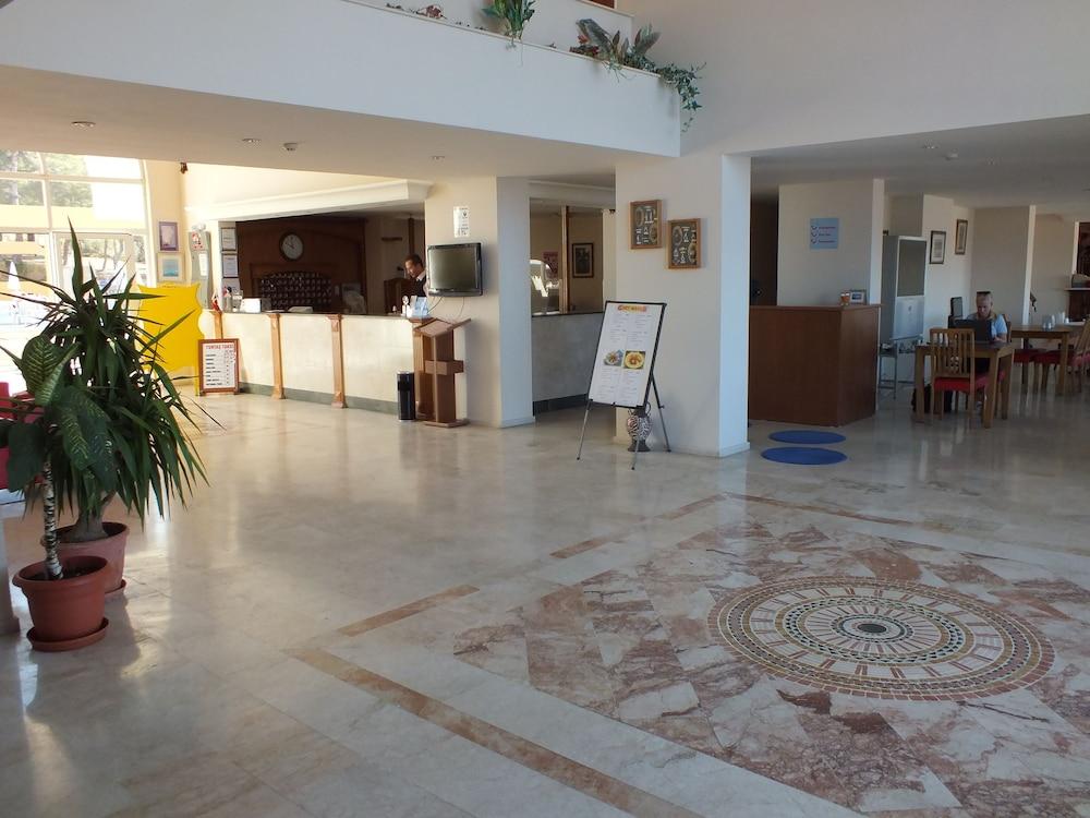 Tuntas Family Suites Kusadası Esterno foto