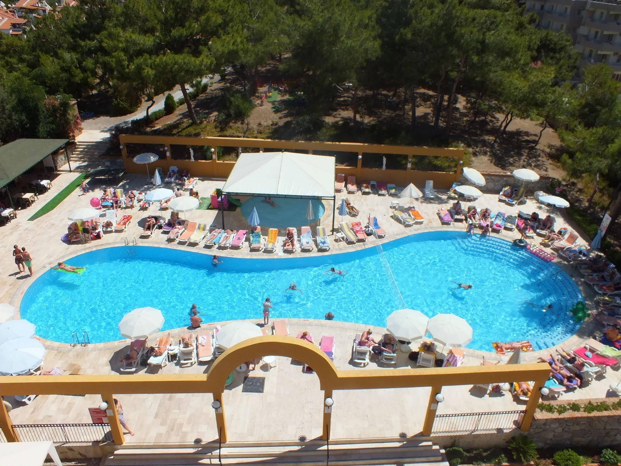 Tuntas Family Suites Kusadası Esterno foto